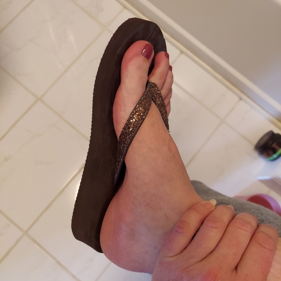 Glitter Flip Flops - Picture 7 of 8